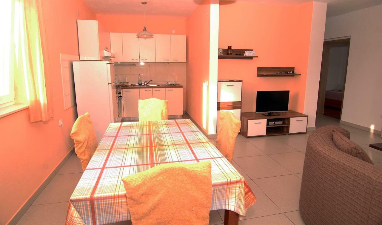 Apartment Urem Biograd Na Moru Esterno foto